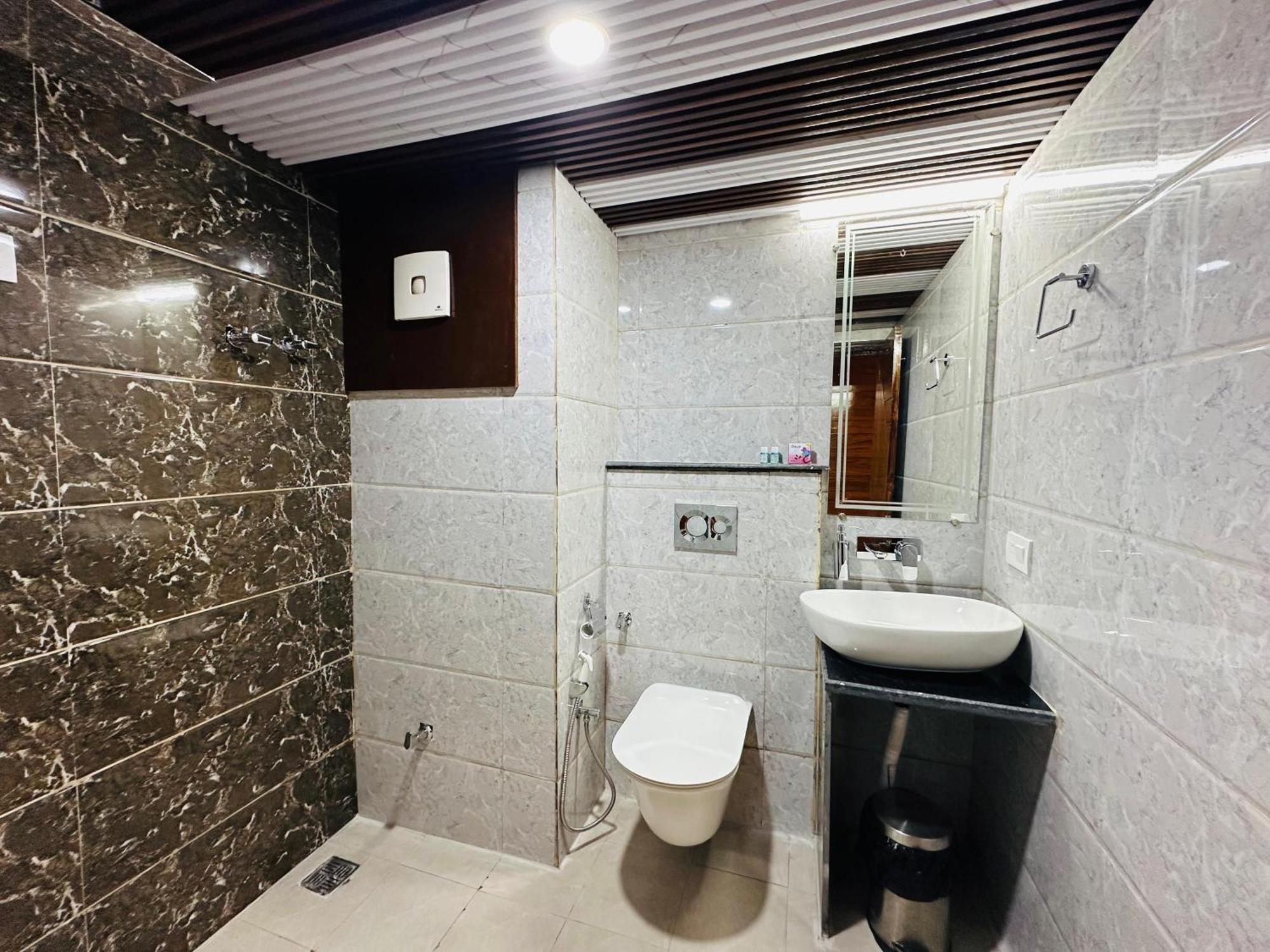 Hotel Vishranti Badrinath Esterno foto